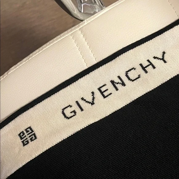 Givenchy Black Wool Scarf - Picture 4 of 4